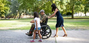Asistentes de personas discapacitadas de guerra (solo para ciudadanos griegos)