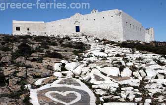 El monasterio de Zoodogos Pigis (Crisopigi) Sikinos en Ciclades, Islas Griegas, Grecia