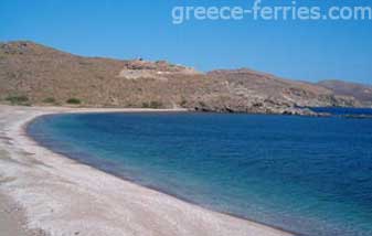 Playas para la isla de Kiznos en Ciclades, Islas Griegas, Grecia